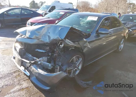 2017 Mercedes-Benz C 300 Sport z USA, uszkodzony, nr VIN 55SWF4JB9HU201200